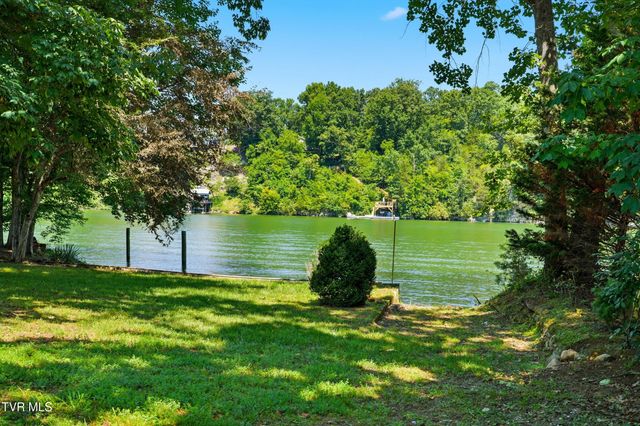 476 Baywood Drive, Piney Flats, TN 37686