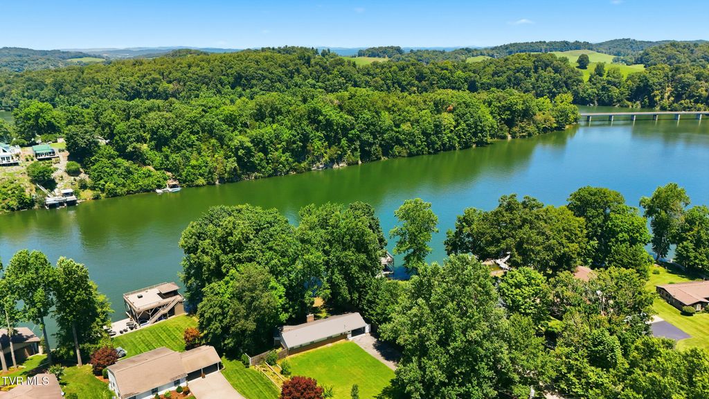 476 Baywood Drive, Piney Flats, TN 37686