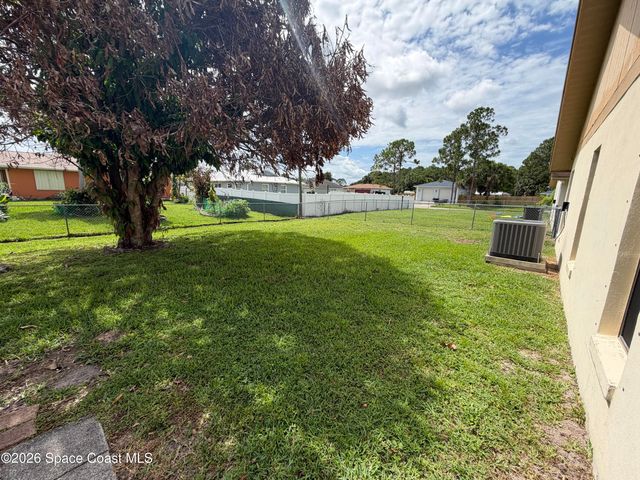 1629 Gadsden Avenue NW, Palm Bay, FL 32907