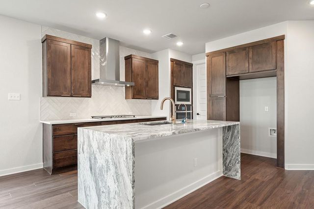 108 Bloomington Loop, Hutto, TX 78634