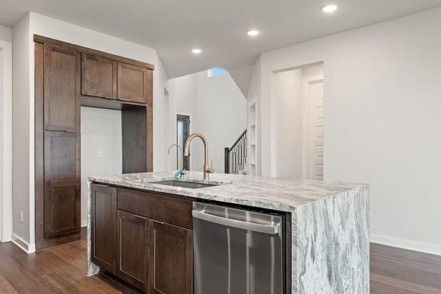 108 Bloomington Loop, Hutto, TX 78634
