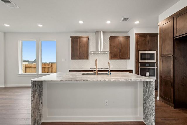 108 Bloomington Loop, Hutto, TX 78634