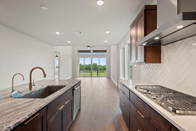 108 Bloomington Loop, Hutto, TX 78634