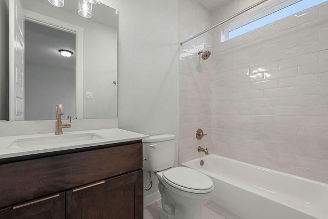 108 Bloomington Loop, Hutto, TX 78634