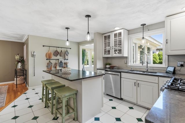 267 Beacon, Andover, MA 01810