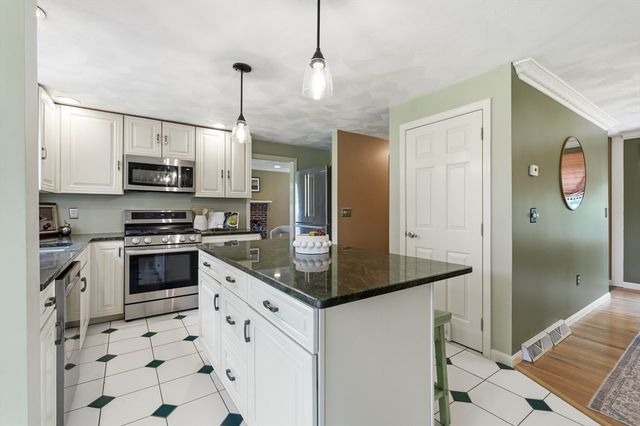267 Beacon, Andover, MA 01810