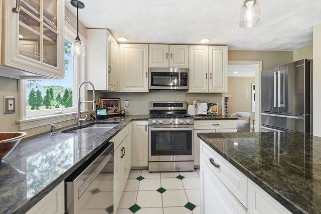 267 Beacon, Andover, MA 01810