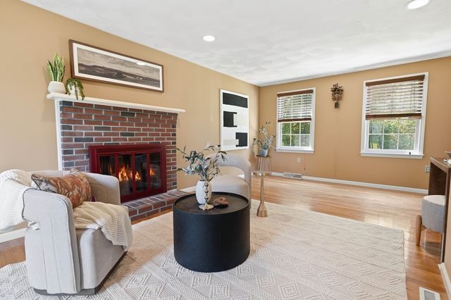 267 Beacon, Andover, MA 01810