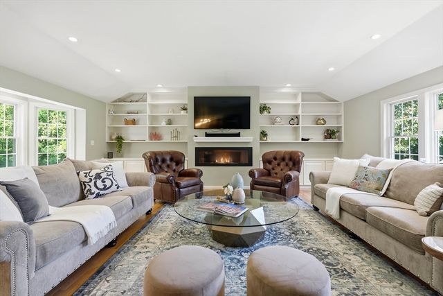 267 Beacon, Andover, MA 01810