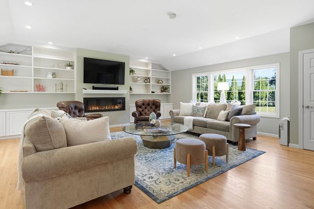 267 Beacon, Andover, MA 01810
