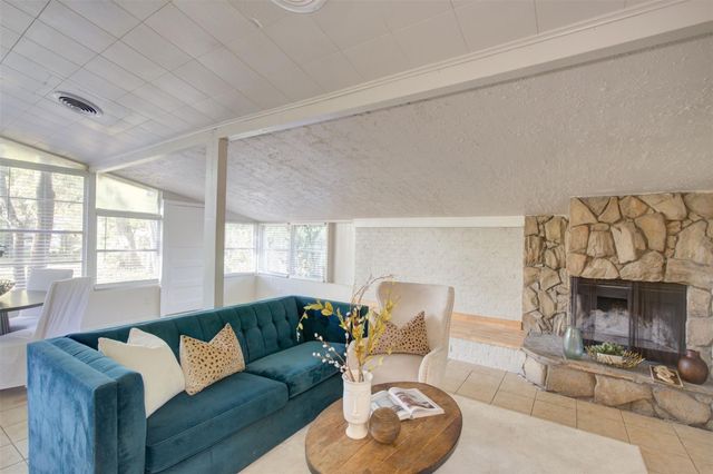 216 Camellia Street, Lake Jackson, TX 77566