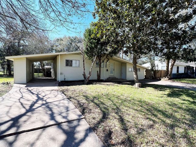 216 Camellia Street, Lake Jackson, TX 77566