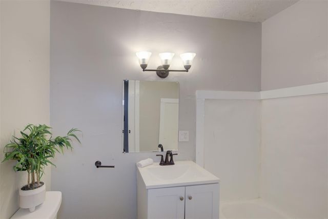 216 Camellia Street, Lake Jackson, TX 77566
