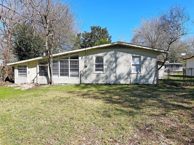 216 Camellia Street, Lake Jackson, TX 77566