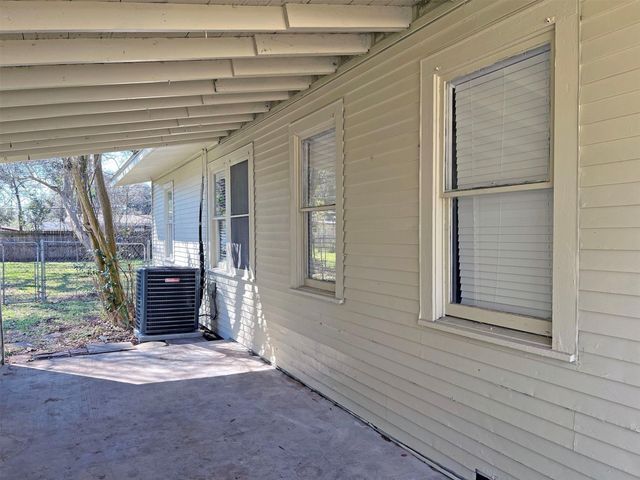 216 Camellia Street, Lake Jackson, TX 77566