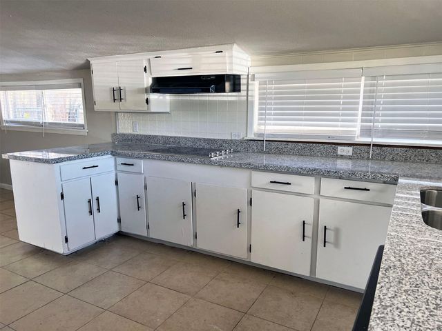 216 Camellia Street, Lake Jackson, TX 77566