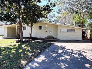 216 Camellia Street, Lake Jackson, TX 77566
