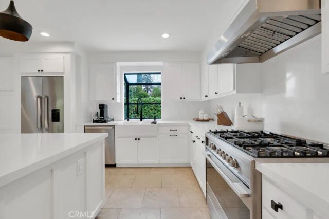 6013 Lubao Avenue, Woodland Hills, CA 91367