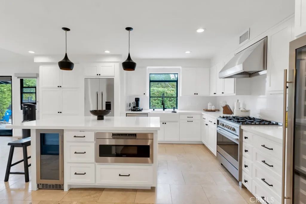 6013 Lubao Avenue, Woodland Hills, CA 91367