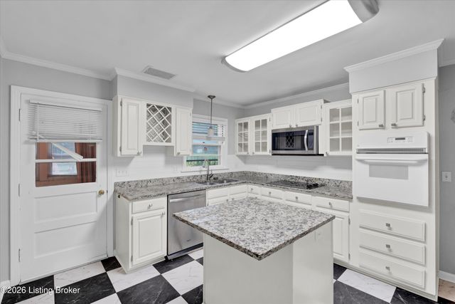 3112 Tremont Dr, Louisville, KY 40205