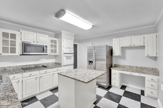 3112 Tremont Dr, Louisville, KY 40205