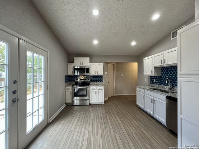 6026 Glacier Sun Dr, San Antonio, TX 78244