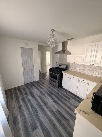 3325 Brantley Street, Dallas, TX 75212