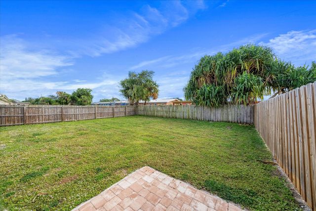 555 Lee Avenue, Satellite Beach, FL 32937