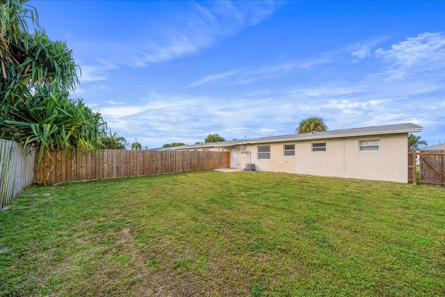 555 Lee Avenue, Satellite Beach, FL 32937