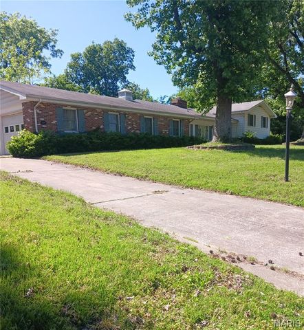 4904 Paris Drive, Godfrey, IL 62035