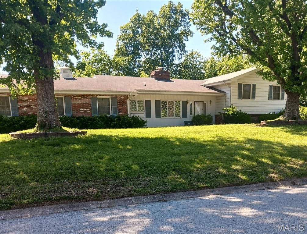 4904 Paris Drive, Godfrey, IL 62035