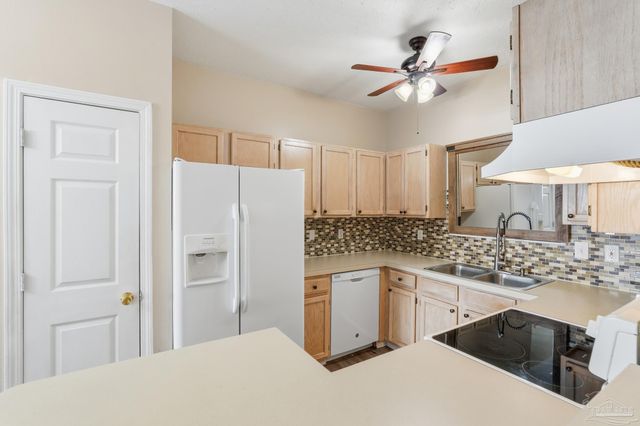 7242 Grimms Landing, Navarre, FL 32566