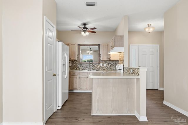 7242 Grimms Landing, Navarre, FL 32566