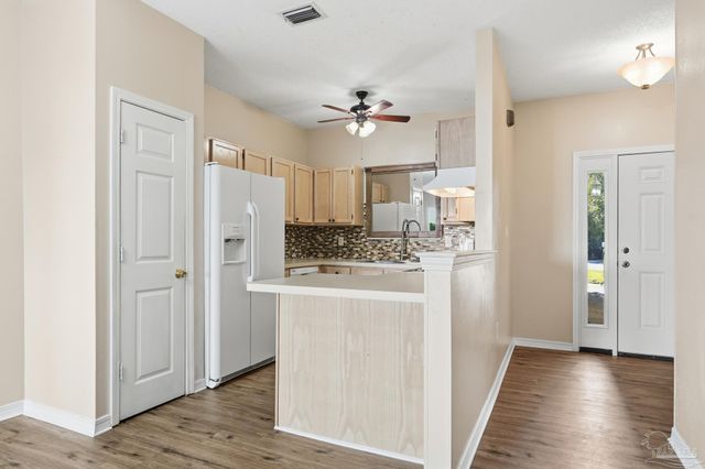 7242 Grimms Landing, Navarre, FL 32566