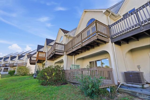 7242 Grimms Landing, Navarre, FL 32566