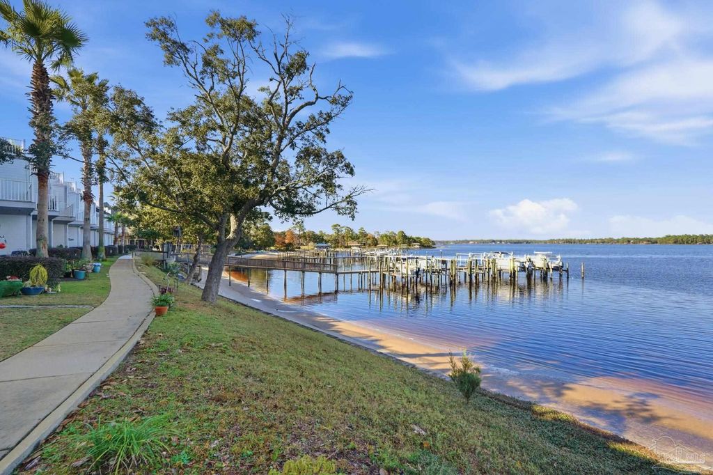 7242 Grimms Landing, Navarre, FL 32566