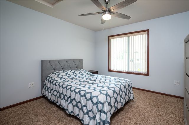 1308 Deer Run NE, Cedar Rapids, IA 52402