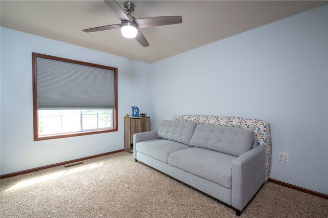 1308 Deer Run NE, Cedar Rapids, IA 52402