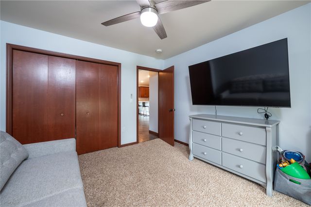 1308 Deer Run NE, Cedar Rapids, IA 52402