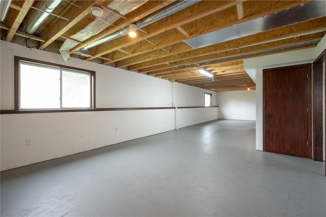 1308 Deer Run NE, Cedar Rapids, IA 52402