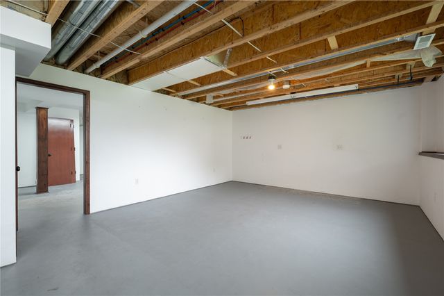 1308 Deer Run NE, Cedar Rapids, IA 52402