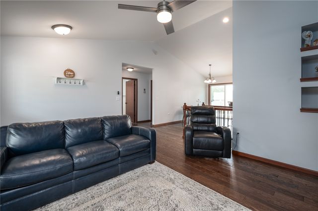 1308 Deer Run NE, Cedar Rapids, IA 52402