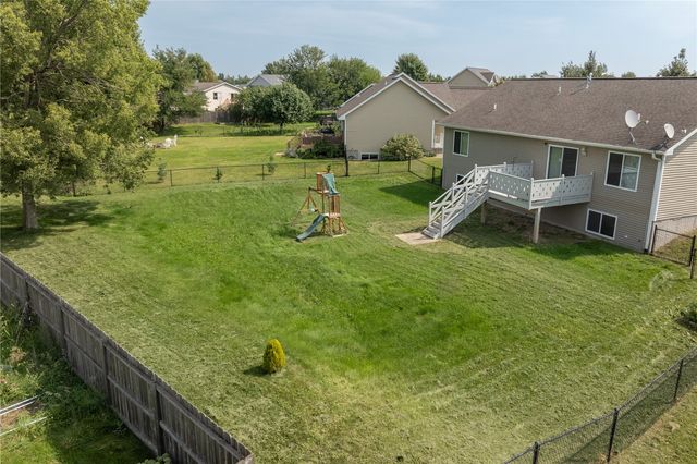 1308 Deer Run NE, Cedar Rapids, IA 52402
