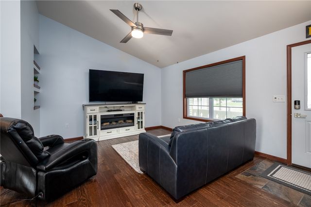 1308 Deer Run NE, Cedar Rapids, IA 52402