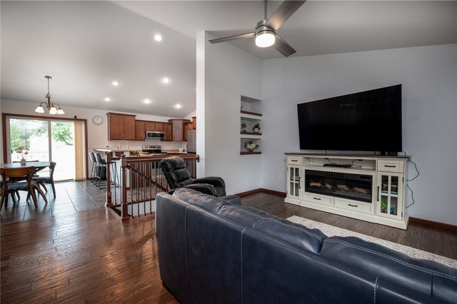 1308 Deer Run NE, Cedar Rapids, IA 52402