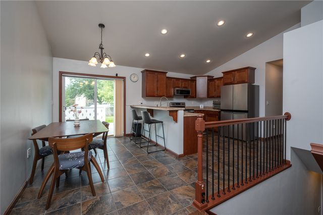 1308 Deer Run NE, Cedar Rapids, IA 52402