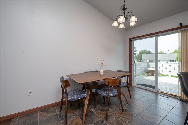 1308 Deer Run NE, Cedar Rapids, IA 52402