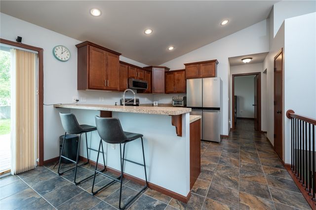 1308 Deer Run NE, Cedar Rapids, IA 52402