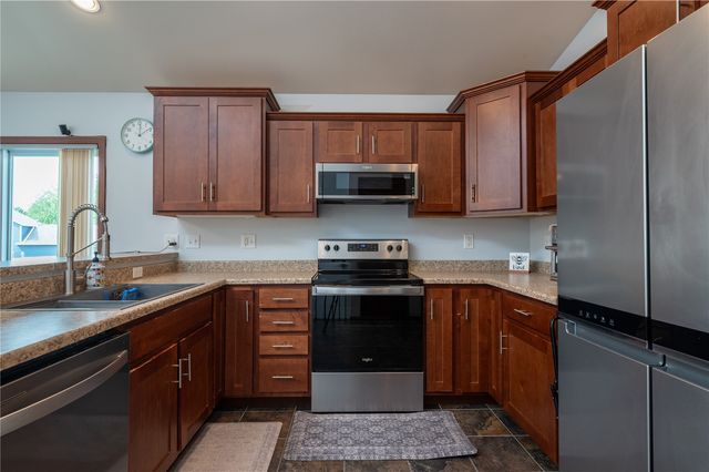 1308 Deer Run NE, Cedar Rapids, IA 52402