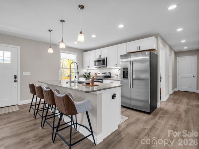 29 Kanes Drive, Hendersonville, NC 28739